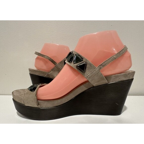 Mally women  size US 11 EU 41 beige suede buckle wedged heel sandals with jewels - Picture 4 of 13